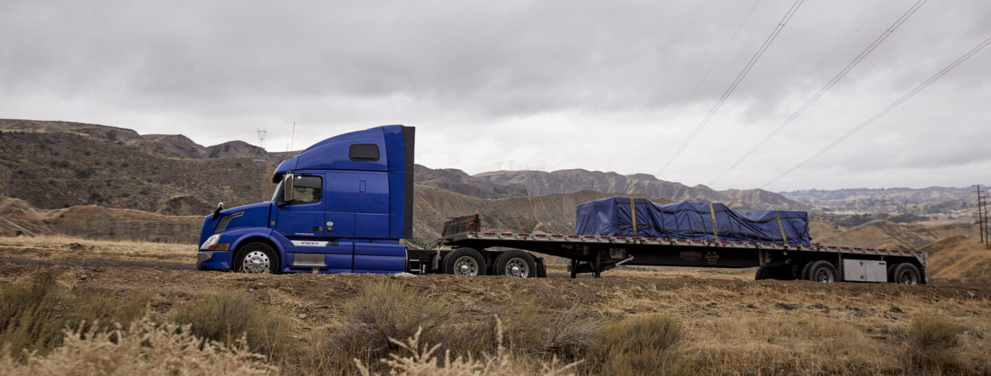 The pros & cons of flatbed trucking